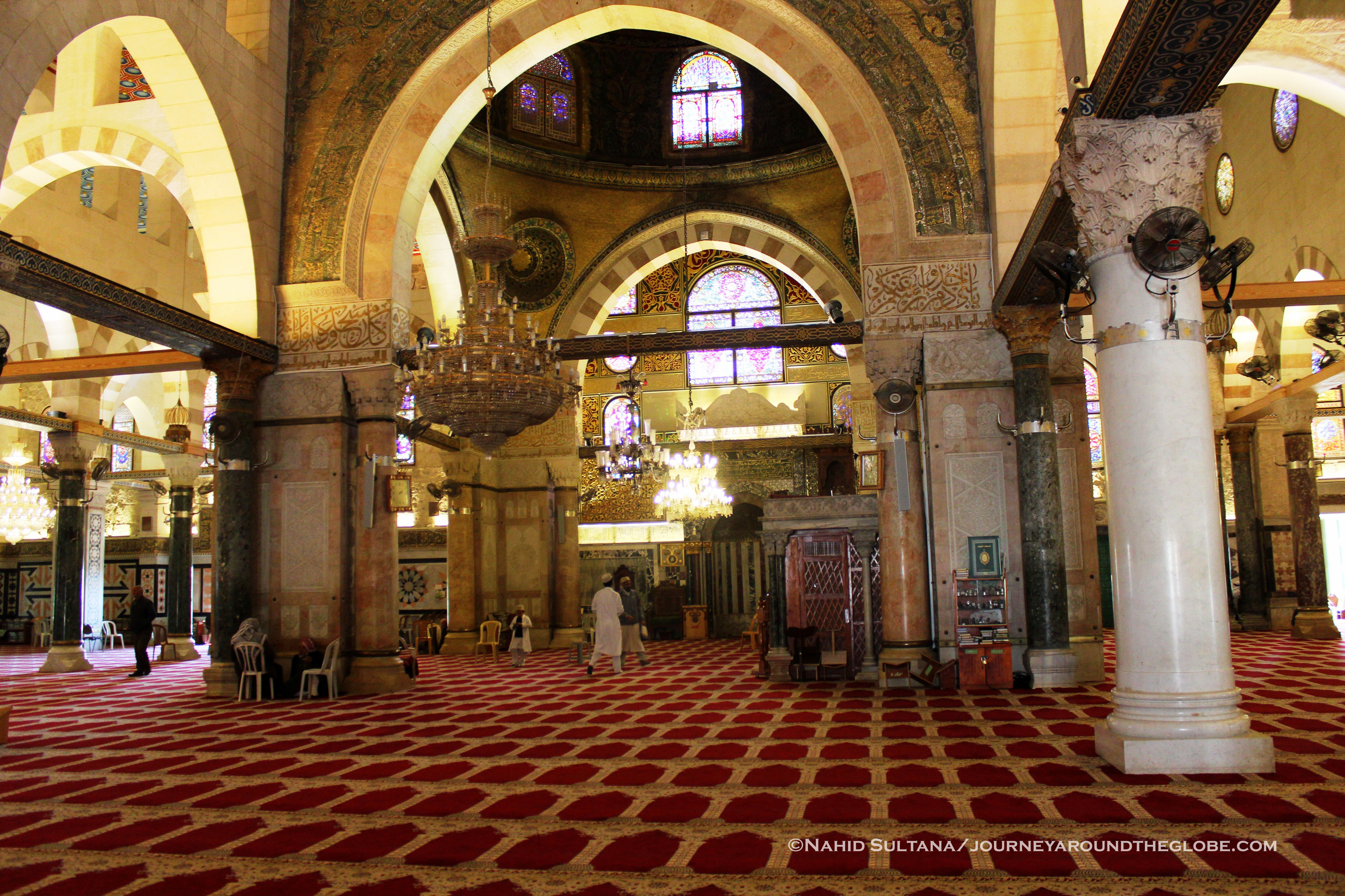 Кто построил аль акса. Мечеть Аль-Акса в Иерусалиме. Масджид Аль Акса в Иерусалиме. Мечеть Аль-Акса в Иерусалиме внутри. Мечеть Аль Масджид Аль Акса.